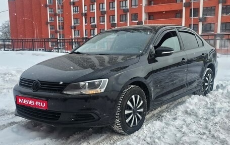 Volkswagen Jetta VI, 2013 год, 899 000 рублей, 1 фотография