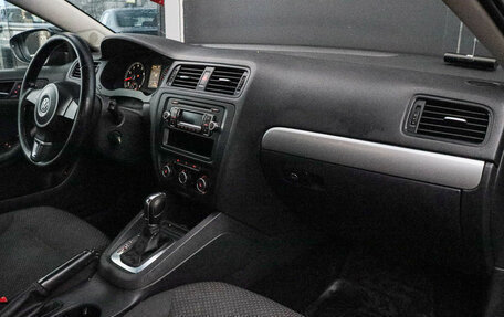 Volkswagen Jetta VI, 2011 год, 730 000 рублей, 7 фотография