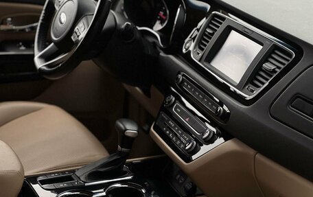 KIA Carnival III, 2019 год, 3 240 000 рублей, 23 фотография