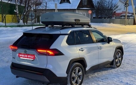 Toyota RAV4, 2020 год, 3 100 000 рублей, 8 фотография