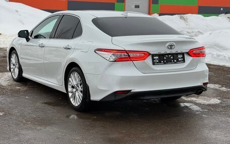 Toyota Camry, 2018 год, 2 930 000 рублей, 8 фотография