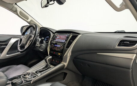 Mitsubishi Pajero Sport III рестайлинг, 2019 год, 3 625 000 рублей, 11 фотография