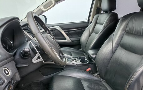 Mitsubishi Pajero Sport III рестайлинг, 2017 год, 2 695 000 рублей, 10 фотография