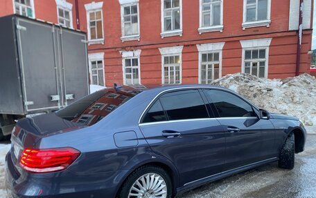 Mercedes-Benz E-Класс, 2013 год, 1 800 000 рублей, 4 фотография