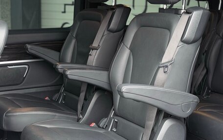 Mercedes-Benz V-Класс, 2022 год, 7 500 000 рублей, 19 фотография