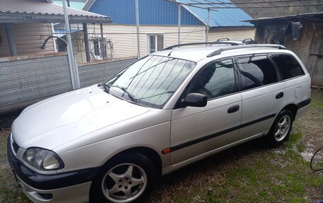 Toyota Avensis III рестайлинг, 2000 год, 370 000 рублей, 1 фотография