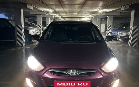 Hyundai Solaris II рестайлинг, 2012 год, 10 фотография