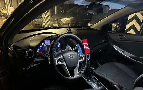 Hyundai Solaris II рестайлинг, 2012 год, 16 фотография