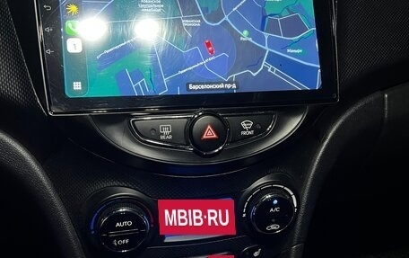 Hyundai Solaris II рестайлинг, 2012 год, 19 фотография