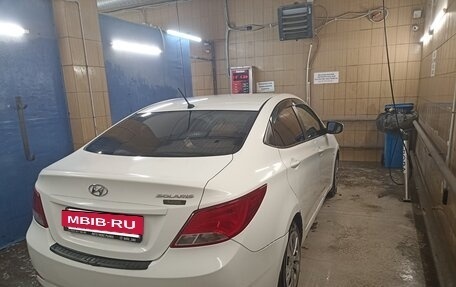 Hyundai Solaris II рестайлинг, 2015 год, 575 000 рублей, 3 фотография