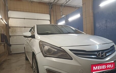 Hyundai Solaris II рестайлинг, 2015 год, 575 000 рублей, 4 фотография
