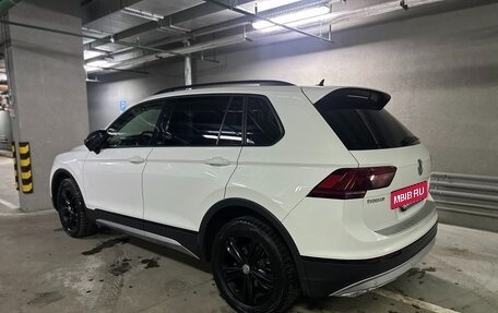 Volkswagen Tiguan II, 2018 год, 2 550 000 рублей, 11 фотография