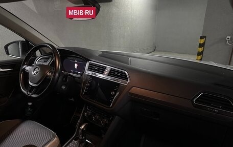 Volkswagen Tiguan II, 2018 год, 2 550 000 рублей, 13 фотография