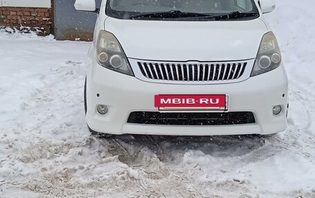 Toyota ISis I, 2010 год, 1 000 000 рублей, 17 фотография