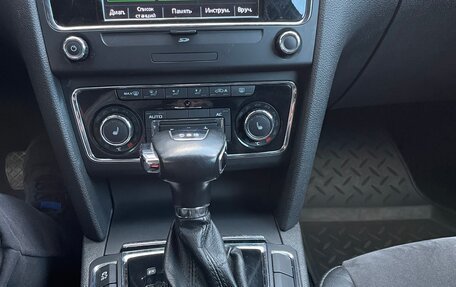 Skoda Superb III рестайлинг, 2011 год, 1 250 000 рублей, 19 фотография