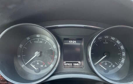 Skoda Superb III рестайлинг, 2011 год, 1 250 000 рублей, 18 фотография