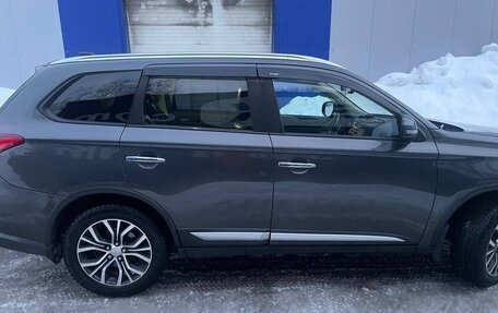 Mitsubishi Outlander III рестайлинг 3, 2017 год, 1 160 000 рублей, 5 фотография