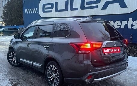 Mitsubishi Outlander III рестайлинг 3, 2017 год, 1 160 000 рублей, 2 фотография