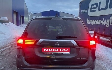 Mitsubishi Outlander III рестайлинг 3, 2017 год, 1 160 000 рублей, 3 фотография