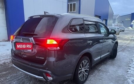 Mitsubishi Outlander III рестайлинг 3, 2017 год, 1 160 000 рублей, 4 фотография
