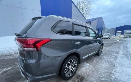 Mitsubishi Outlander III рестайлинг 3, 2017 год, 1 160 000 рублей, 8 фотография