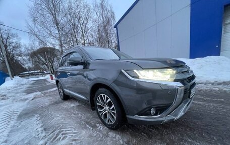 Mitsubishi Outlander III рестайлинг 3, 2017 год, 1 160 000 рублей, 13 фотография