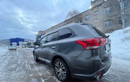 Mitsubishi Outlander III рестайлинг 3, 2017 год, 1 160 000 рублей, 11 фотография