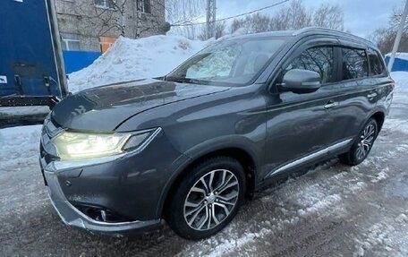 Mitsubishi Outlander III рестайлинг 3, 2017 год, 1 160 000 рублей, 14 фотография