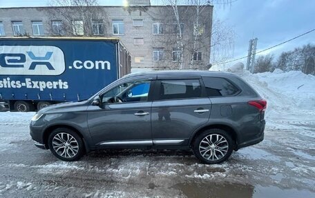 Mitsubishi Outlander III рестайлинг 3, 2017 год, 1 160 000 рублей, 10 фотография