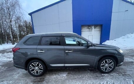 Mitsubishi Outlander III рестайлинг 3, 2017 год, 1 160 000 рублей, 9 фотография