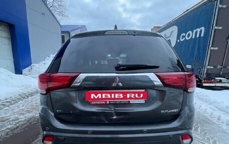 Mitsubishi Outlander III рестайлинг 3, 2017 год, 1 160 000 рублей, 12 фотография