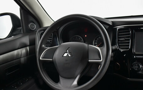 Mitsubishi Outlander III рестайлинг 3, 2016 год, 1 780 000 рублей, 14 фотография