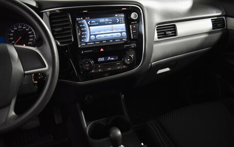 Mitsubishi Outlander III рестайлинг 3, 2016 год, 1 780 000 рублей, 19 фотография