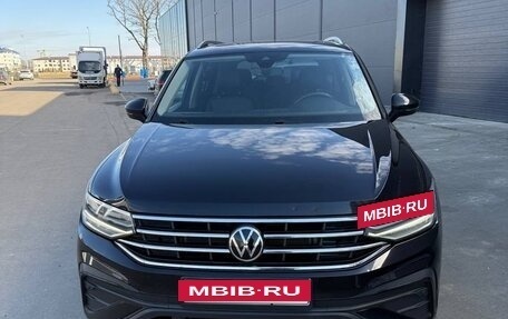 Volkswagen Tiguan II, 2022 год, 3 200 000 рублей, 3 фотография