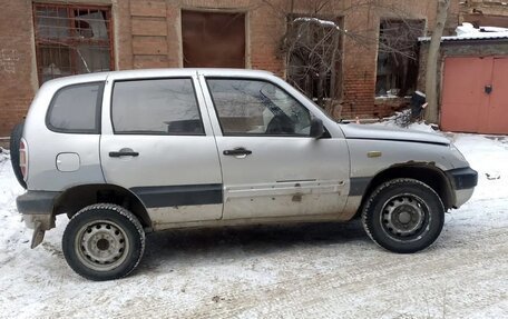 Chevrolet Niva I рестайлинг, 2004 год, 235 000 рублей, 2 фотография