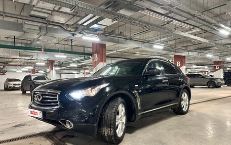 Infiniti QX70, 2016 год, 3 270 000 рублей, 10 фотография