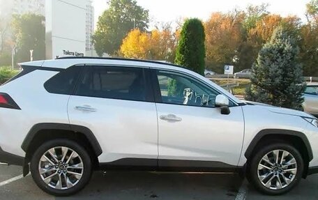 Toyota RAV4, 2021 год, 3 370 000 рублей, 1 фотография