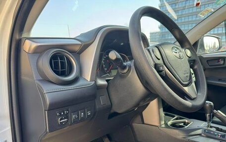 Toyota RAV4, 2019 год, 2 090 000 рублей, 11 фотография