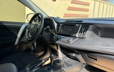 Toyota RAV4, 2019 год, 2 090 000 рублей, 12 фотография