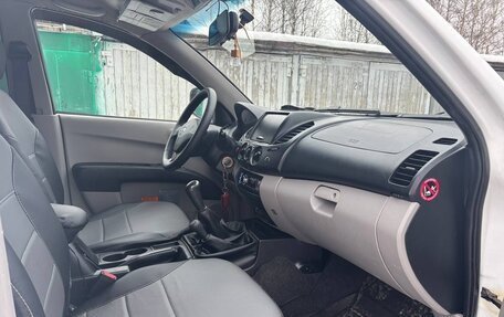 Mitsubishi L200 IV рестайлинг, 2013 год, 1 190 000 рублей, 12 фотография