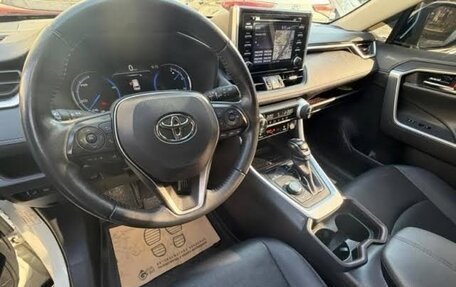 Toyota RAV4, 2021 год, 3 370 000 рублей, 3 фотография