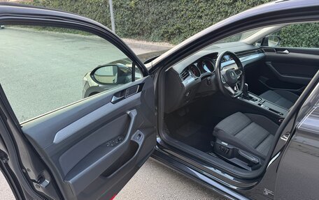 Volkswagen Passat B8 рестайлинг, 2019 год, 1 990 000 рублей, 26 фотография