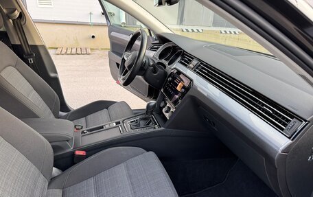 Volkswagen Passat B8 рестайлинг, 2019 год, 1 990 000 рублей, 31 фотография