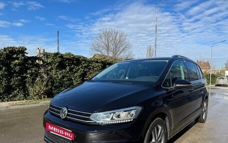 Volkswagen Touran III, 2019 год, 1 990 000 рублей, 2 фотография