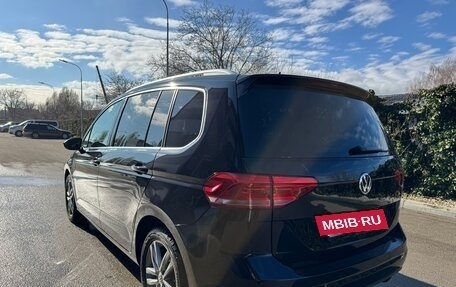 Volkswagen Touran III, 2019 год, 1 990 000 рублей, 8 фотография