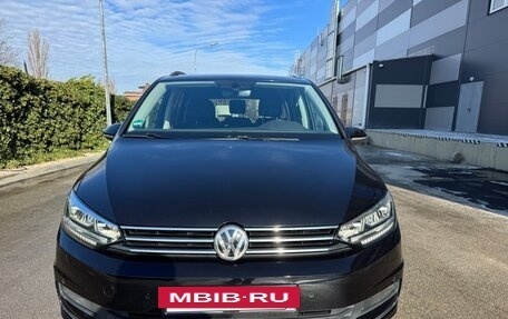 Volkswagen Touran III, 2019 год, 1 990 000 рублей, 3 фотография