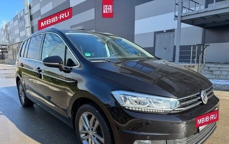 Volkswagen Touran III, 2019 год, 1 990 000 рублей, 4 фотография