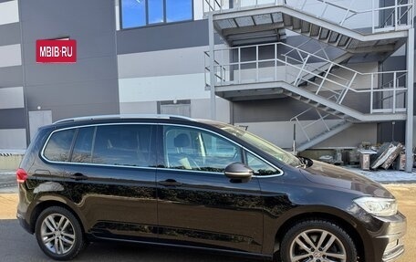 Volkswagen Touran III, 2019 год, 1 990 000 рублей, 5 фотография