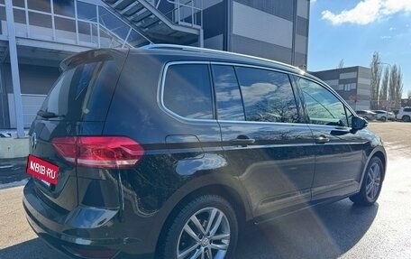 Volkswagen Touran III, 2019 год, 1 990 000 рублей, 6 фотография