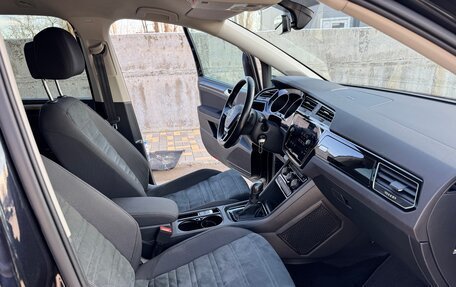 Volkswagen Touran III, 2019 год, 1 990 000 рублей, 24 фотография